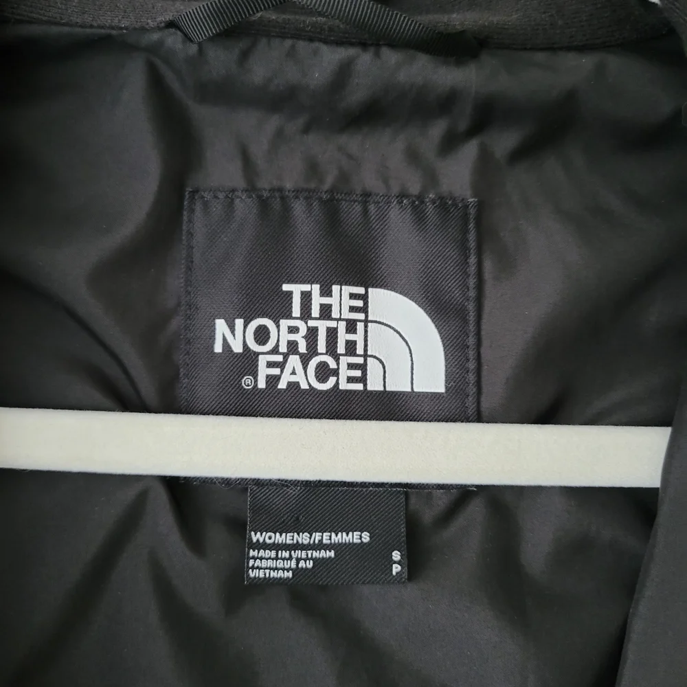 🍃The North Face Women's Black Windbreaker - Picture 2 of 12